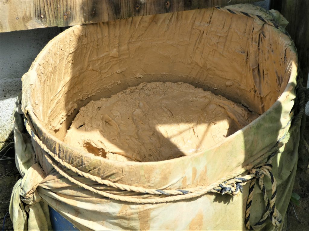 太朗窯使用的是石垣島上的土壤