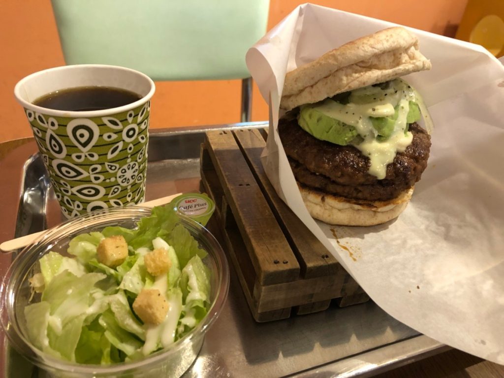 雙層酪梨牛肉堡¥1460+B套餐(飲料+沙拉)¥280